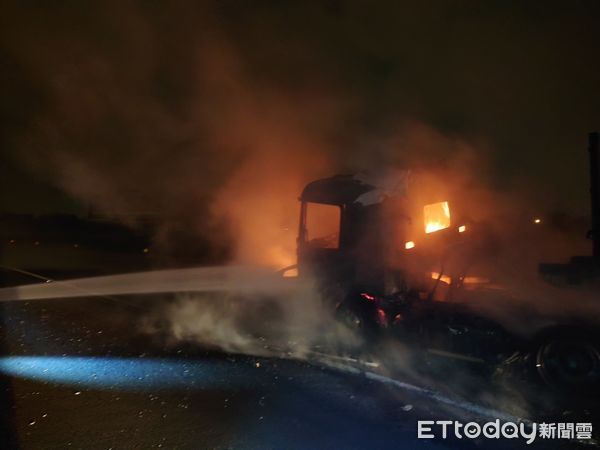 ▲國道發生5車追撞火燒車釀2死。（圖／ETtoday資料圖，翻攝照）