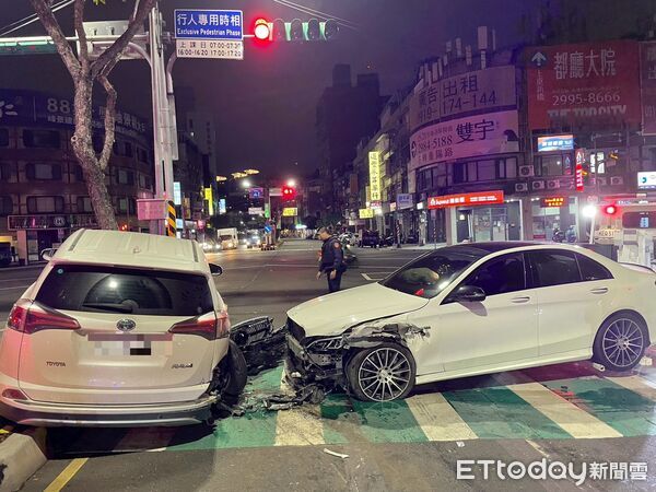 ▲▼  27歲賓士男左轉猛撞待轉車「拒毒測」 警開罰18萬＋吊銷駕照           。（圖／記者陸運陞翻攝）