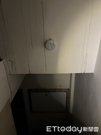 ▲新營區4樓透天民宅二樓深夜發生火警，疑似鋰電池充電故障引燃，所幸住警器及時作動，火勢迅速獲得控制。（記者林東良翻攝，下同）