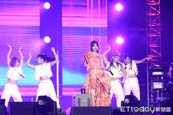 ▲「2026台南好young」跨年晚會吸引大批民眾到場及線上收看，電視與網路合計觀看人次突破373萬。（記者林東良翻攝，下同）