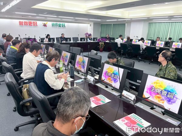 ▲台南市政府召開災害防救專家諮詢委員會，檢討丹娜絲風災及0728豪雨經驗，聚焦人本避難與收容機制。（記者林東良翻攝，下同）