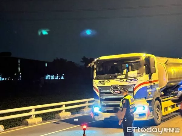 ▲東港警5日起加強取締大型貨車違規。（圖／記者陳崑福翻攝）
