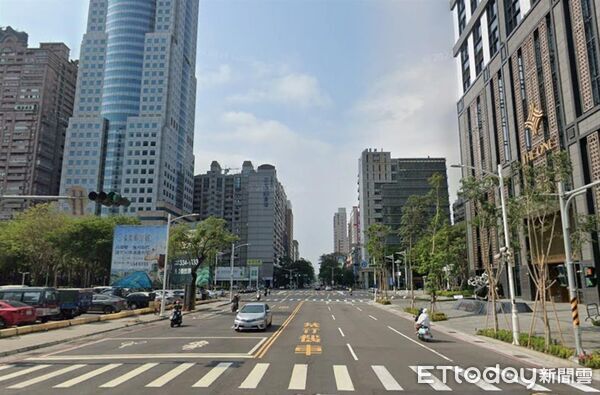 ▲▼中華五路道路重劃標線前後對比圖。（圖／記者許宥孺翻攝）