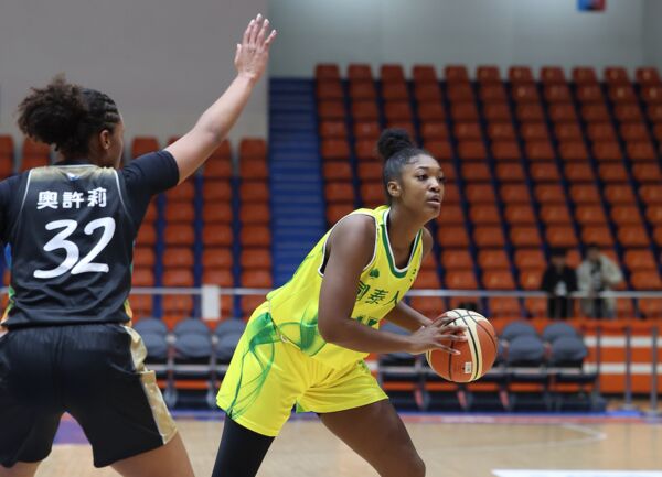 ▲國泰洋將康寧漢、中華電信洋將布朗。（圖／籃協提供）