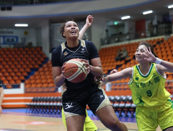 ▲國泰洋將康寧漢、中華電信洋將布朗。（圖／籃協提供）