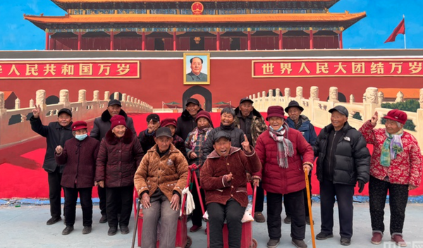 ▲▼ 河南“天安门”墙画村元旦涌进5万人 。 (图/翻摄 央广网)