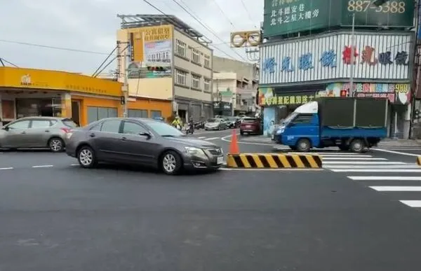 ▲彰化田中鎮斗中路與中正路口庇護島2天4撞。（圖／民眾提供）