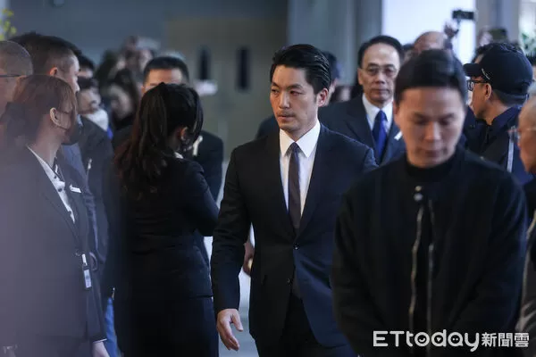 ▲台北市長蔣萬安出席余家昶告別式。（圖／記者林敬旻攝）