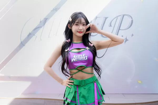 ▲高佳彬為粉絲送餐。（圖／CHEER UP提供）