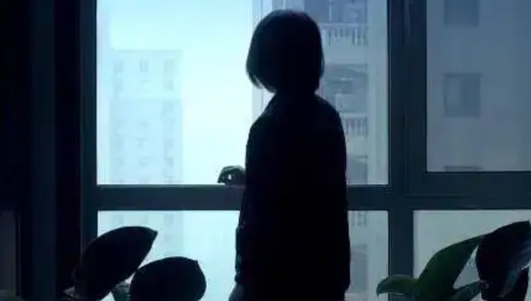 ▲▼   女子以為嫁給武警其實嫁給了殺人犯          。（圖／翻攝 央視）