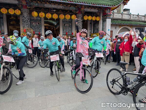 ▲立委陳亭妃「妃妃鐵馬」行動第二天自東山碧軒寺出發，騎行溪北多區，與鄉親近距離互動。（記者林東良翻攝，下同）