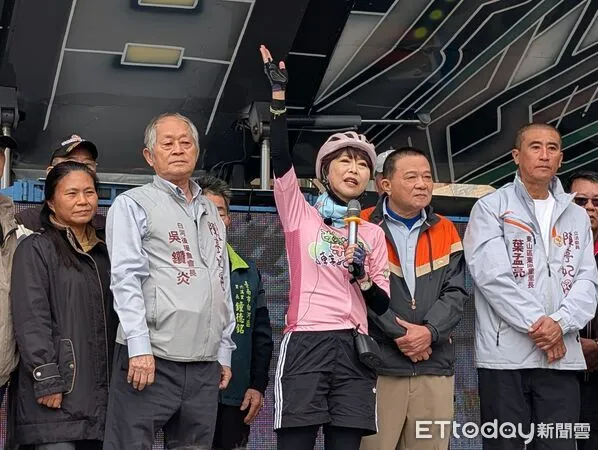 ▲立委陳亭妃「妃妃鐵馬」行動第二天自東山碧軒寺出發，騎行溪北多區，與鄉親近距離互動。（記者林東良翻攝，下同）