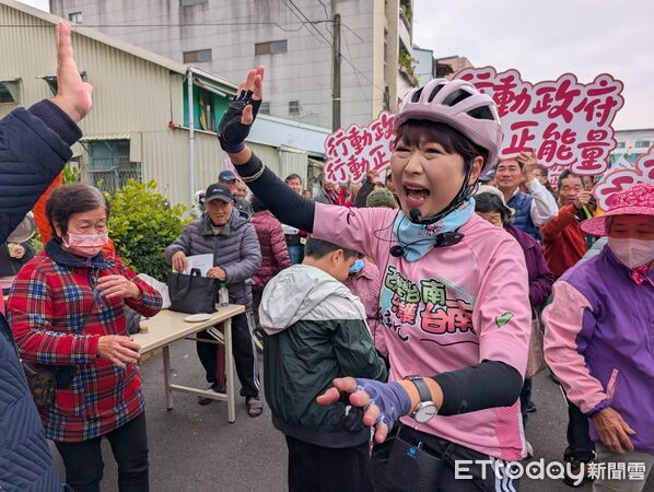▲立委陳亭妃「妃妃鐵馬」行動第二天自東山碧軒寺出發，騎行溪北多區，與鄉親近距離互動。（記者林東良翻攝，下同）
