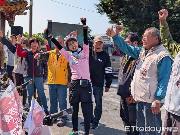 ▲立委陳亭妃「妃妃鐵馬」行動第二天自東山碧軒寺出發，騎行溪北多區，與鄉親近距離互動。（記者林東良翻攝，下同）
