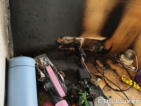 ▲台南市東區大學路巷內出租套房插頭充電起火，所幸住戶及早發現並即時撲滅，未釀成災害。（記者林東良翻攝，下同）
