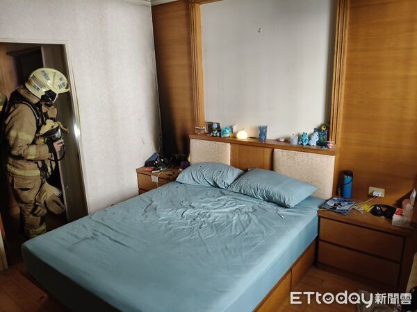 ▲台南市東區大學路巷內出租套房插頭充電起火，所幸住戶及早發現並即時撲滅，未釀成災害。（記者林東良翻攝，下同）
