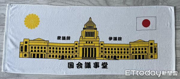 ▲▼   立法院長韓國瑜去年9月率朝野立委赴日本國會外交，並在禮品店購買國會商品致贈給同行團圓 。（圖／國民黨立委洪孟楷提供）