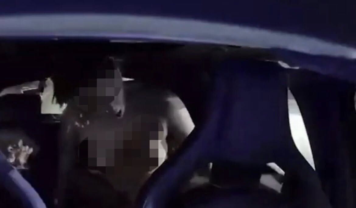 ▲▼計程車後座「肉體交疊」活春宮照片曝！　泰司機怒控俄國情侶檔。（圖／普吉島時報）