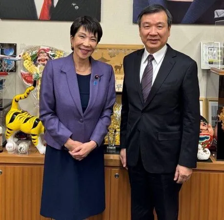 ▲日本首相高市早苗（圖左）與駐日代表李逸洋（圖右）。（圖／翻攝自Facebook／李逸洋）