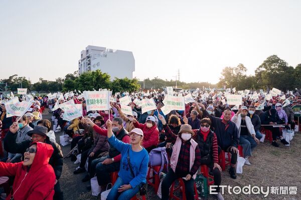 ▲林俊憲於新營舉辦大型造勢活動，現場湧入破萬名溪北鄉親力挺，展現強勁基層動能。（記者林東良翻攝，下同）