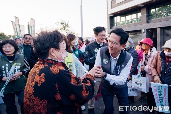 ▲林俊憲於新營舉辦大型造勢活動，現場湧入破萬名溪北鄉親力挺，展現強勁基層動能。（記者林東良翻攝，下同）