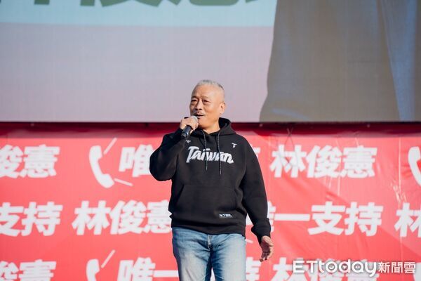 ▲林俊憲於新營舉辦大型造勢活動，現場湧入破萬名溪北鄉親力挺，展現強勁基層動能。（記者林東良翻攝，下同）