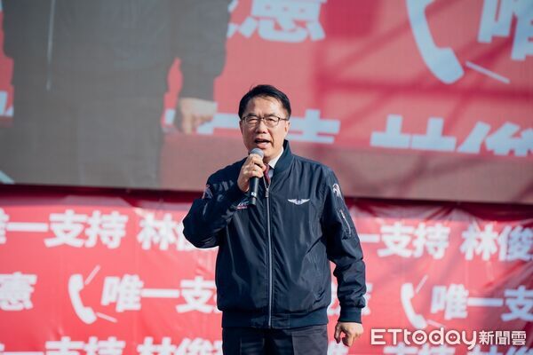 ▲林俊憲於新營舉辦大型造勢活動，現場湧入破萬名溪北鄉親力挺，展現強勁基層動能。（記者林東良翻攝，下同）