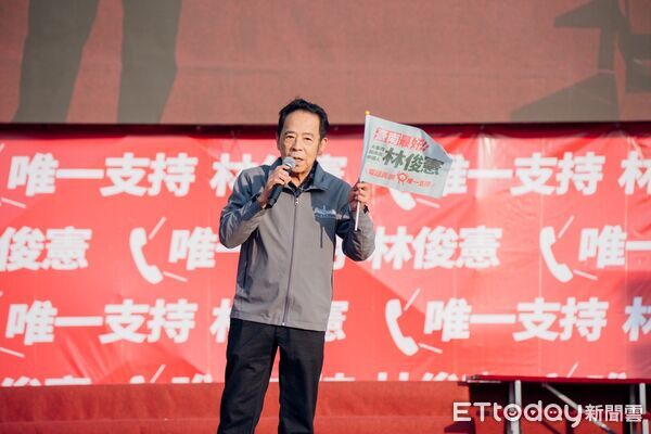 ▲林俊憲於新營舉辦大型造勢活動，現場湧入破萬名溪北鄉親力挺，展現強勁基層動能。（記者林東良翻攝，下同）