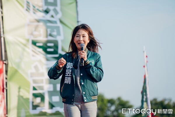 ▲林俊憲於新營舉辦大型造勢活動，現場湧入破萬名溪北鄉親力挺，展現強勁基層動能。（記者林東良翻攝，下同）