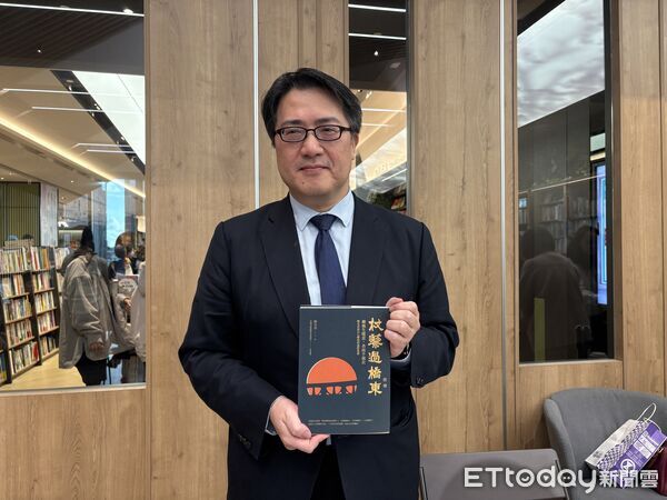 ▲▼高齡醫學權威、臺北市立關渡醫院院長陳亮恭今舉辦新書《杖藜過橋東》發表會。（圖／記者洪巧藍攝）