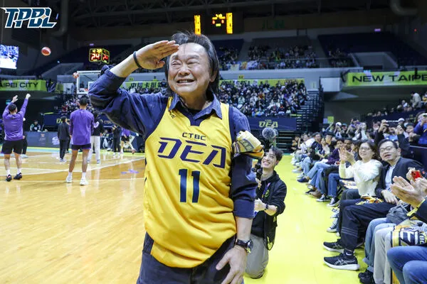 ▲王世堅特攻主場開球、阿巴西。（圖／TPBL職籃提供）