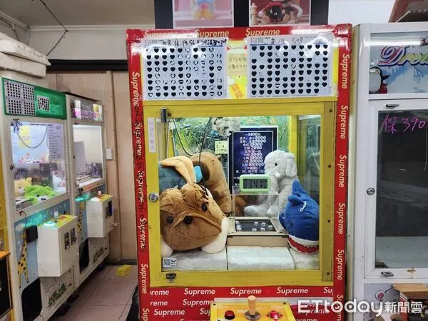 ▲董姓男子以夾娃娃機店為掩護。（圖／桃園警分局提供）