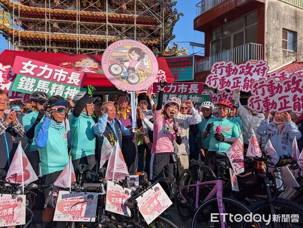 ▲立委陳亭妃「行動政府・行動正能量」37區鐵馬行動邁入第三天，持續騎進基層、傾聽民意，沿途獲得不少民眾加油打氣。（記者林東良翻攝，下同）
