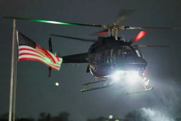 ▲▼委內瑞拉總統馬杜洛（Nicolás Maduro）被美軍逮捕後乘坐的其中一架直升機，抵達紐約市直升機場。（圖／路透）