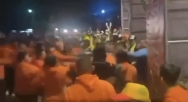 ▲▼小港廟會鬥毆             。（圖／翻攝自社會事新聞影音）