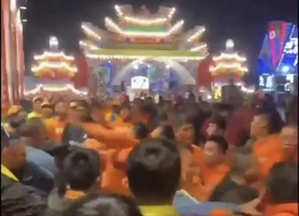 ▲▼小港廟會鬥毆             。（圖／翻攝自社會事新聞影音）