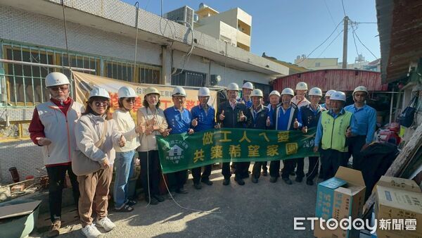 ▲台南市勞工局結合做工行善團志工，假日同步前往官田與麻豆修繕弱勢家庭住家，實踐「希望家園」理念。（記者林東良翻攝，下同）