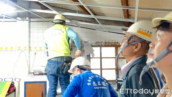 ▲台南市勞工局結合做工行善團志工，假日同步前往官田與麻豆修繕弱勢家庭住家，實踐「希望家園」理念。（記者林東良翻攝，下同）