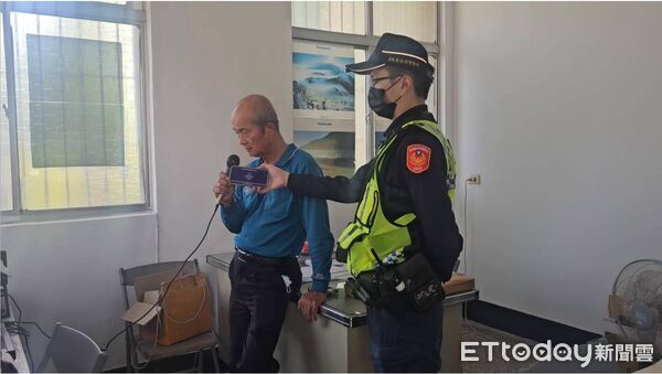 ▲東港警深入基層守護用路安全。(圖／記者陳崑福翻攝)