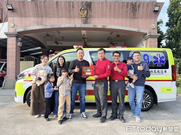 ▲裕成拉鏈股份有限公司捐贈價值450萬元高規格救護車及100萬元自動心肺復甦機，強化關嶺分隊偏鄉急救量能。（記者林東良翻攝，下同）