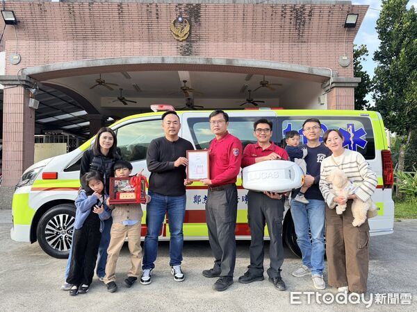 ▲裕成拉鏈股份有限公司捐贈價值450萬元高規格救護車及100萬元自動心肺復甦機，強化關嶺分隊偏鄉急救量能。（記者林東良翻攝，下同）