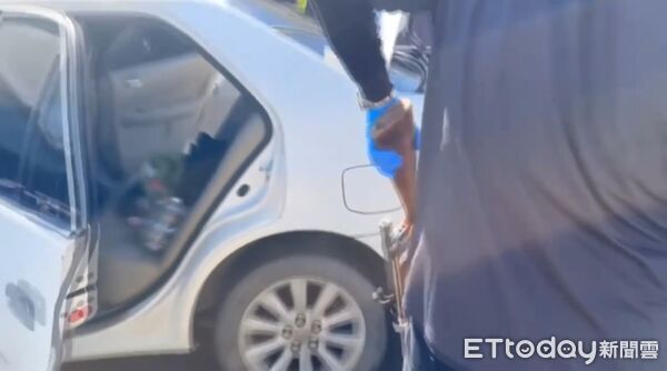 ▲▼警方循線追緝到彭男白色自小客車並在車內起出非法自製獵槍，同時在彭男身上搜出安非他命吸食器、注射針筒等。（圖／玉里警分局提供，下同）