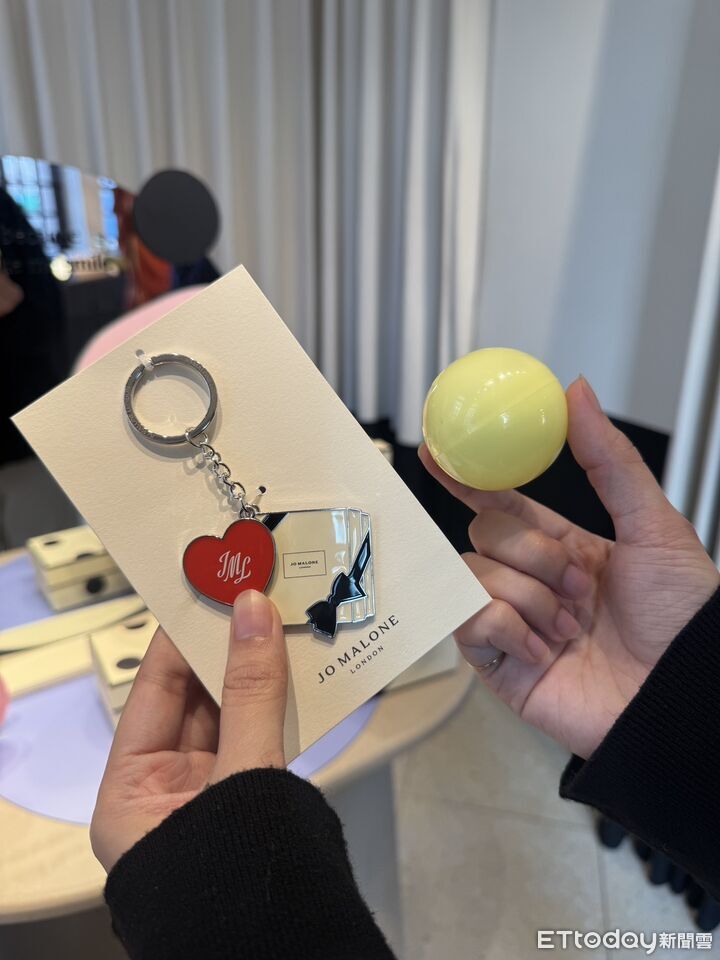 ▲▼贈禮。（圖／記者曾怡嘉攝）