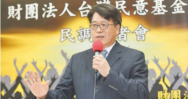 長期與執政當局對立的台灣民意基金會董事長游盈隆獲提名為中選會主委，若立法院同意即可就任，他的兒子游思遠曾在民眾黨創黨主席柯文哲麾下服務，更添「綠白合作」的想像。（圖／報系資料照）&nbsp;