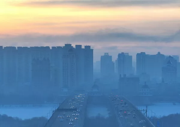 ▲哈爾濱街頭清晨充滿霧霜之氣。（圖／CFP）