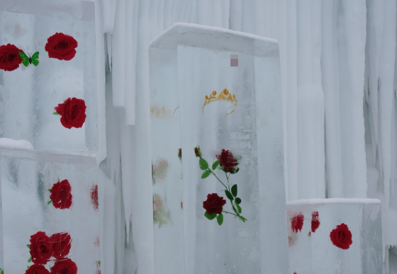 ▲長白山冰心島現3頂價值千萬的「冰封皇冠」。（圖／翻攝自小紅書）