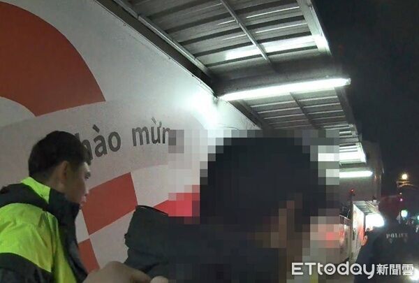 ▲為支援警力帶回警所，依規定移請收容。（圖／桃園警分局提供）