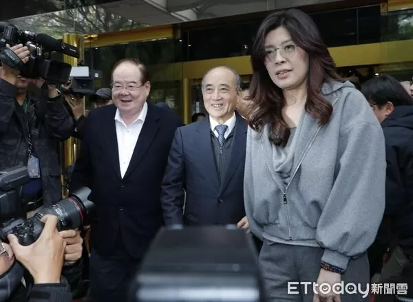 ▲▼國民黨鄭麗文主席率副主席兼秘書長李乾龍、副主席季麟連、張榮恭、蕭旭岑、文傳會主委吳宗憲，前往宏國大樓拜會前立法院長王金平，並致贈最高顧問聘書。（圖／記者湯興漢攝）