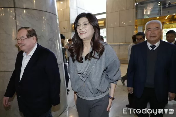 ▲▼國民黨鄭麗文主席率副主席兼秘書長李乾龍、副主席季麟連、張榮恭、蕭旭岑、文傳會主委吳宗憲，前往宏國大樓拜會前立法院長王金平，並致贈最高顧問聘書。（圖／記者湯興漢攝）