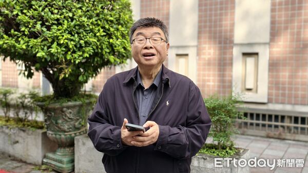 ▲▼國民黨前立委邱毅被金溥聰提告求償100萬元，5日到台北地院出庭，笑稱兵來將擋、水來土淹。（圖／記者黃哲民攝）